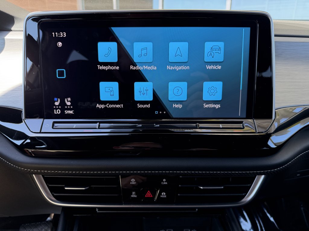 Used 2024 Volkswagen Atlas Cross Sport SE w/ Panoramic Sunroof Package FWD image 18