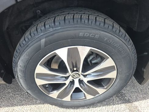 Certified 2020 Toyota Highlander XLE image 7