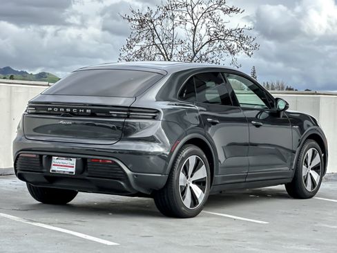 Used 2025 Porsche Macan Electric image 8