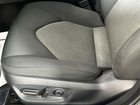 Used 2019 Toyota Camry LE FWD image 12