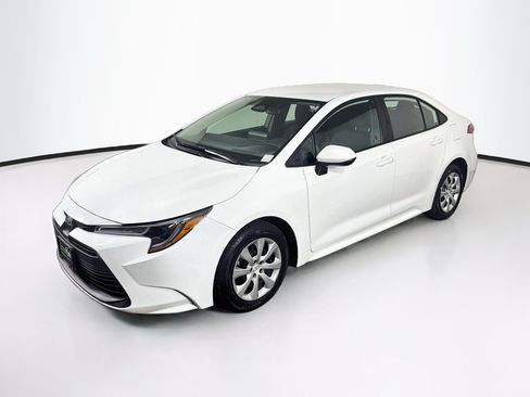 Used 2025 Toyota Corolla LE FWD image 3