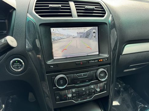 Used 2018 Ford Explorer XLT w/ Equipment Group 202A image 10