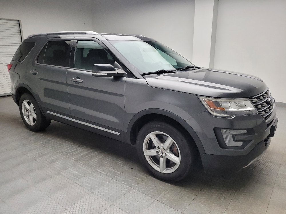 Used 2017 Ford Explorer XLT w/ Equipment Group 202A AWD/4WD image 11