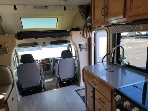 Used 2018 Mercedes-Benz Sprinter 3500 image 7