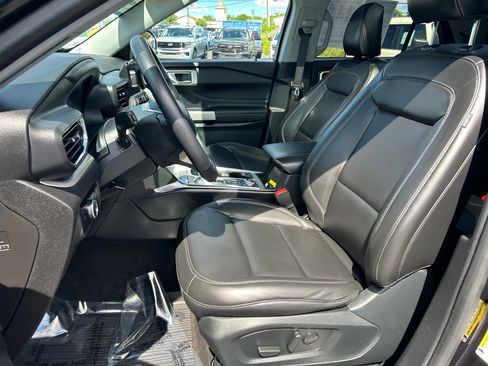 Certified 2024 Ford Explorer XLT w/ Equipment Group 202A AWD/4WD image 8