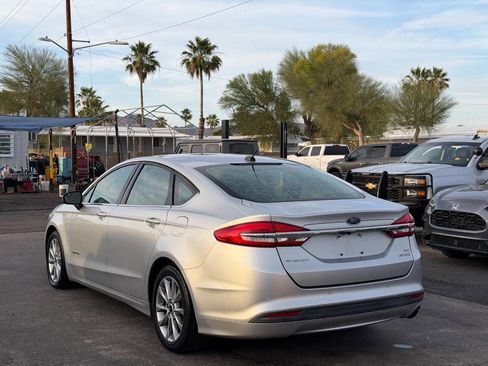Used 2017 Ford Fusion SE FWD image 5