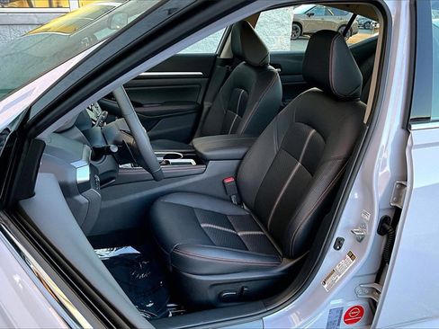 Certified 2025 Nissan Altima 2.5 SR image 18