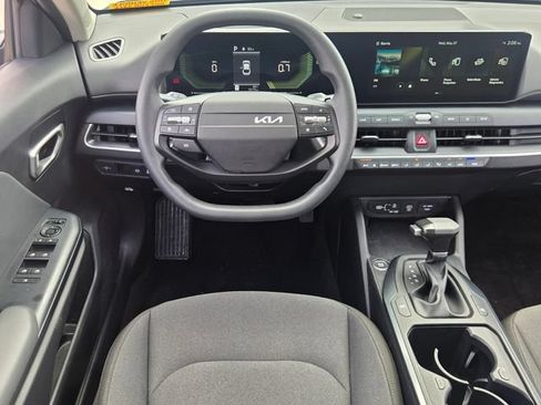 Used 2025 Kia K4 FWD image 12