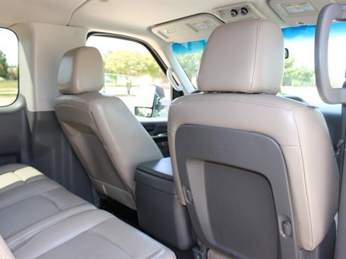 Used 2014 Nissan NV 3500 SL w/ Technology Package RWD image 20