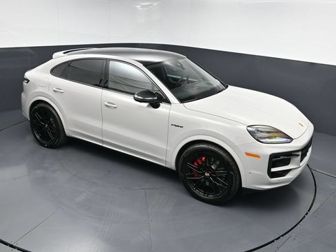 New 2025 Porsche Cayenne S AWD/4WD image 22