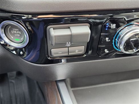 New 2026 GMC Sierra 1500 SLT w/ SLT Premium Plus Package image 15