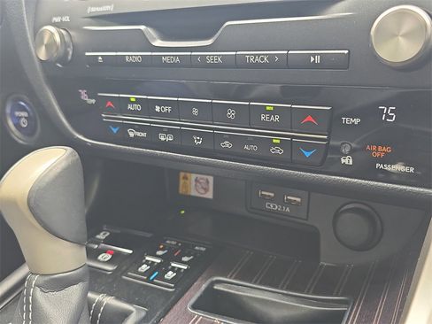 Used 2022 Lexus RX 450hL Luxury image 25