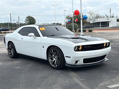 Used 2016 Dodge Challenger R/T Scat Pack w/ Leather Interior Group image 10