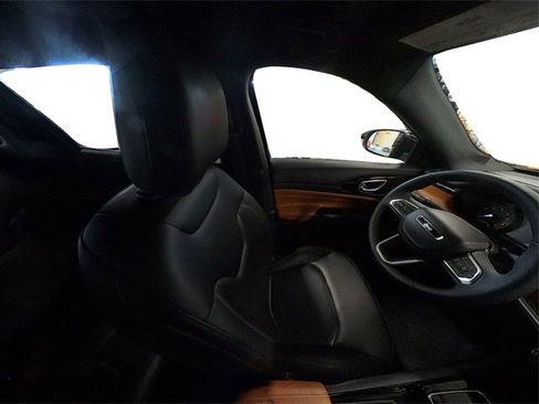 Used 2024 Jeep Compass Limited image 38