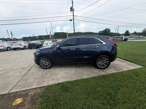 Used 2019 Cadillac XT4 Luxury w/ Cold Weather Package FWD image 14