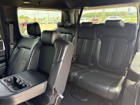 Used 2024 Jeep Wagoneer Series II w/ Flexible Seating Group RWD image 9