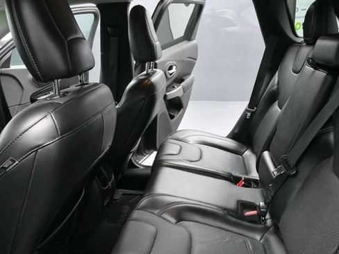 Used 2020 Jeep Cherokee Limited FWD image 22