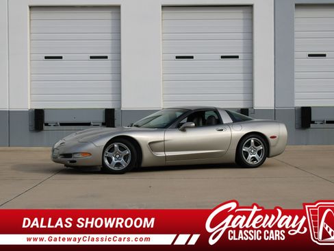 Used 1998 Chevrolet Corvette Coupe w/ Performance Handling Pkg image 1