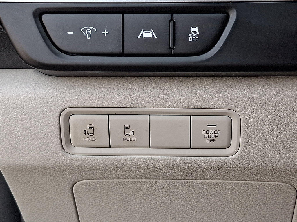 Used 2024 Kia Carnival LX FWD image 26