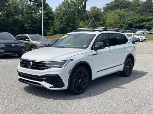 Certified 2022 Volkswagen Tiguan SE R-Line FWD image 3