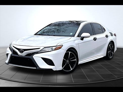 Used 2019 Toyota Camry XSE image 1