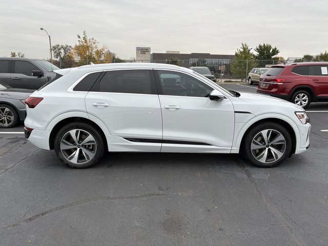 Used 2024 Audi Q8 e-tron Premium Plus AWD/4WD image 4