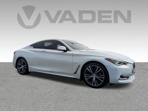 Used 2019 INFINITI Q60 3.0t Luxe w/ Essential Package image 3