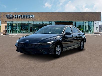 New 2025 Hyundai Elantra SE