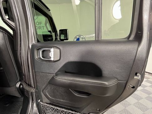 Used 2018 Jeep Wrangler Unlimited Sahara image 24