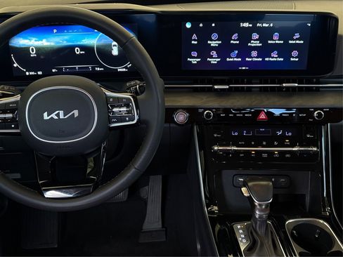 Used 2023 Kia Carnival SX image 16