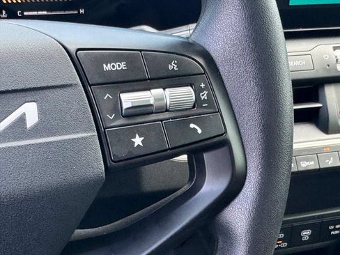 Certified 2025 Kia K4 FWD image 17