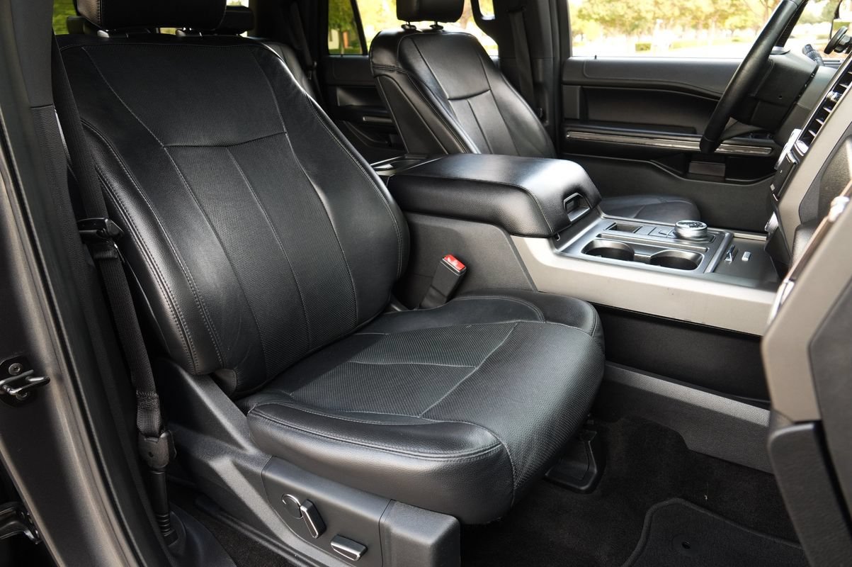 Used 2018 Ford Expedition XLT w/ Equipment Group 201A RWD image 8