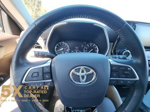 Used 2021 Toyota Highlander XLE image 28