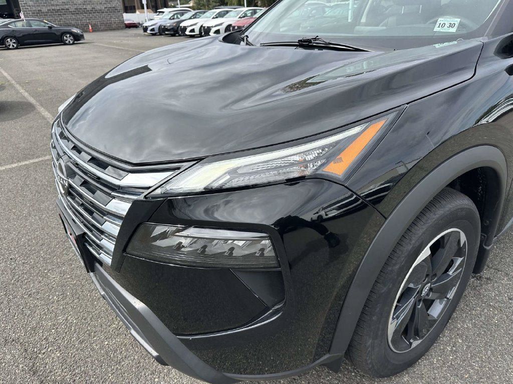 Certified 2025 Nissan Rogue SV w/ SV Premium Package AWD/4WD image 8