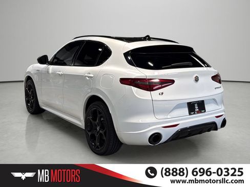 Used 2022 Alfa Romeo Stelvio Veloce AWD/4WD image 3