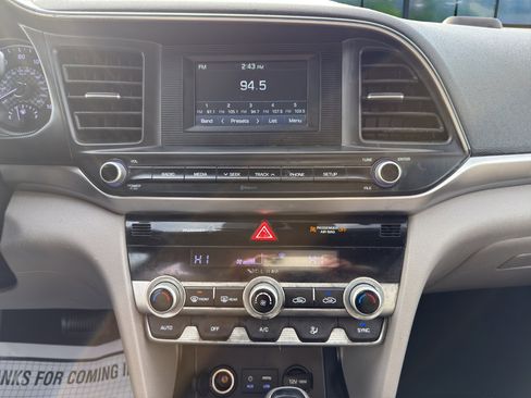 Used 2020 Hyundai Elantra SE image 16