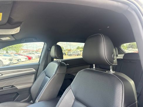 Used 2021 Volkswagen Atlas Cross Sport SE FWD image 10