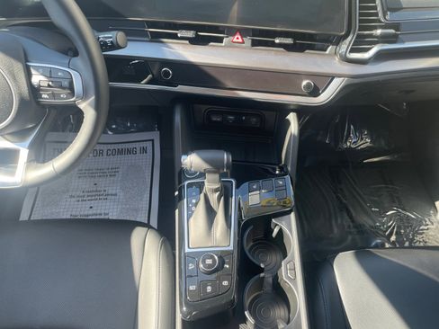 Used 2025 Kia Sportage EX image 15