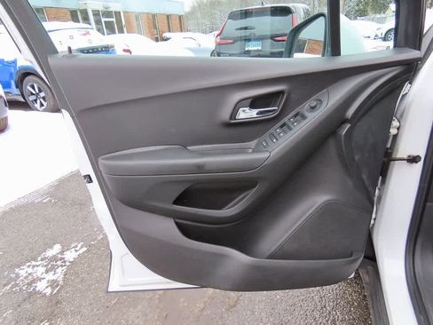 Used 2018 Chevrolet Trax LS image 15