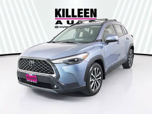 Used 2024 Toyota Corolla Cross XLE w/ Convenience Package FWD image 3