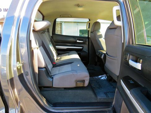 Used 2016 Toyota Tundra SR5 w/ SR5 Upgrade Package AWD/4WD image 16