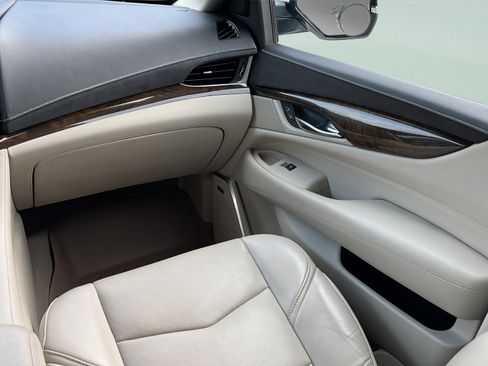Used 2018 Cadillac Escalade 2WD image 13