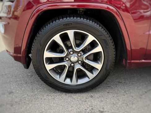 Used 2018 Jeep Grand Cherokee Overland AWD/4WD image 18