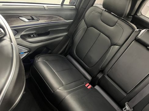 Used 2023 Jeep Grand Cherokee Overland w/ Advanced Protech Group III image 22