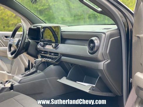 Used 2023 Chevrolet Colorado W/T image 18