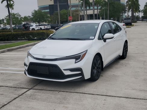 Used 2024 Toyota Corolla SE image 7