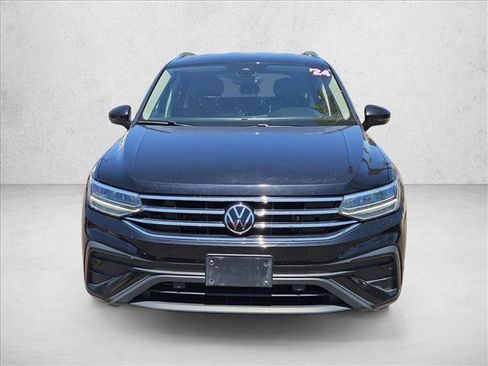 Used 2024 Volkswagen Tiguan SE AWD/4WD image 2