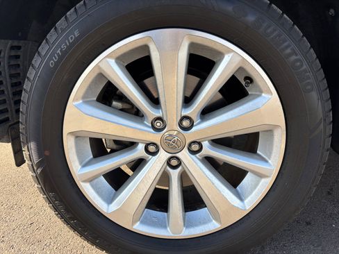 Used 2013 Toyota Highlander Limited image 24