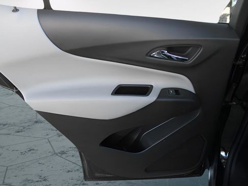 Used 2024 Chevrolet Equinox LT image 32