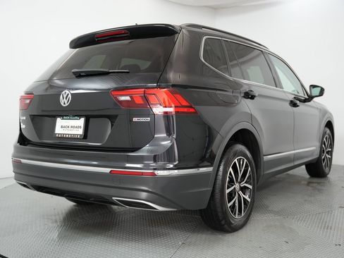 Used 2021 Volkswagen Tiguan SE w/ Panoramic Sunroof Package image 9